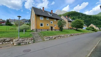Expose Freistehendes Haus mit 3 Wohneinheiten in sonniger Lage!