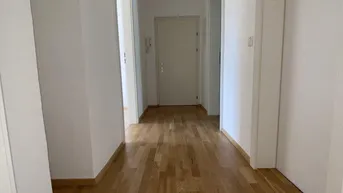 Expose Erstbezug nach Sanierung! Gemütliche 3- Zimmer Wohnung im Erdgeschoss bietet ein ideales Zuhause für kleine Familien oder Paare - inmitten einer grünen Umgebung ohne auf beste Infrastruktur verzichten zu müssen!