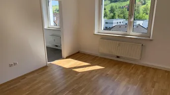 Expose KOMPLETTSANIERUNG ABGESCHLOSSEN: Sonniger Wohn(t)raum in idyllischer Umgebung - genießen Sie die ländliche Ruhe! Gemütliches Wohnzimmer, modernes Badezimmer und hochwertige Böden! 360° Rundgang verfügbar!