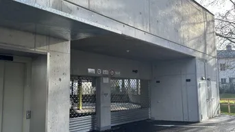 Expose SOMMERAKTION: 2 Monate mietfrei! Witterungsgeschützter sicherer Auto-/Campingabstellplatz im neuen Parkdeck Albert-Schöpf-Straße! Möglichkeiten für E-Ladestation und Behinderten-Parkplätze vorhanden – nur noch wenige Plätze verfügbar!