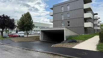 Expose Sicherer heller Tiefgaragenstellplatz, direkt neben dem Sportzentrum OED!
