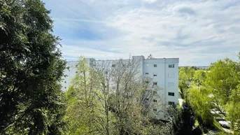 Expose Oberstes Stockwerk in Oed/Bindermichl! Wunderschöne 3-Raum-Wohnung mit Loggia und Parkplatz!