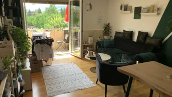 Expose Ausgesprochen gemütliche und großzügig geschnittene Wohnung in herrlich grüner Lage wartet auf Sie! Die erstklassige Infrastruktur lässt keine Wünsche offen!