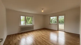 Expose Frisch sanierte große 2-Raum-Wohnung mit Loggia Spallerhof/Niedernhart! Ab sofort zu beziehen!