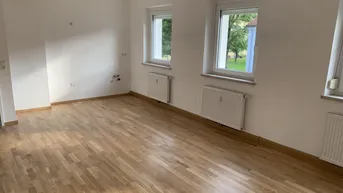 Expose Diese Wohnung überzeugt mit stilvoller Sanierung; ebenerdige Dusche, hochwertige Böden und praktischer Grundriss - perfekt für Paare oder kleine Familien!