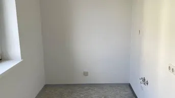 Expose Jetzt einziehen &amp; sparen! Herbstaktion: 1 Monat mietfrei! – Sanierte 2-Zimmer-Wohnung im EG mit Lift &amp; Keller – Zentrale Lage in Wels!