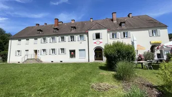 Expose Günstige Geschäftsräume/Studio mit Auslage in großer Siedlung!