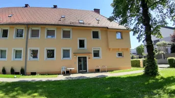 Expose WOHNGENUSS PUR: praktisch geschnittene 2-Raum Wohnung in ruhiger und zentrumsnaher Lage! Preiswert mit heller Raumaufteilung, ebenerdiger Dusche und hochwertigem Zustand!