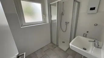 Expose Umfassende Sanierungsarbeiten versprechen einen traumhaften Rückzugsort zum Wohlfühlen: geräumiges Wohnzimmer mit heller Atmosphäre, modernes Badezimmer mit getrenntem WC und praktischer Abstellraum!