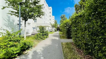 Expose Entspanntes Wohnen in Toplage mit bester Infrastruktur und traumhafter Loggia! Von Grünflächen umgeben und doch nah am Zentrum!