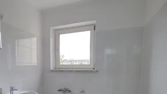 Expose Frisch für SIE saniert! Neues Bad und WC! Großzügige 2-Raum-Wohnung mit Loggia am Bindermichl! Ab sofort!