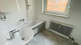 Expose Sofortbezug! Wohlfühlwohnung, sanierte Wohnung, große Loggia!