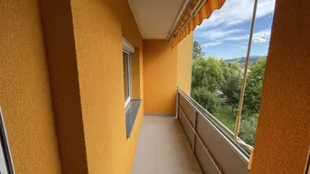 Expose Neu sanierte 2-Zimmer-Wohnung mit großer Loggia!
