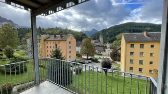 Expose Attraktive, teilsanierte 2-Zimmerwohnung mit schönem Balkon!