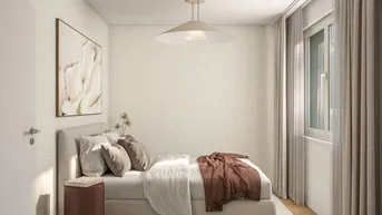 Helles Schlafzimmer mit Holzboden, großem Fenster und modernem Bett in ruhiger Atmosphäre.