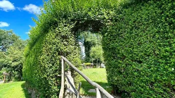 Expose Charmantes, bezugsfertiges Haus mit idyllischer Grünoase samt Nebenhaus gelangt zum Verkauf!