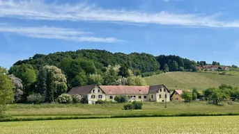 Expose Traumhaftes Anwesen in herrlicher Aussichtslage – Ehemaliger Meierhof von 1901 gelangt zum Verkauf!