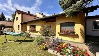 Expose Leben &amp; genießen – Charmantes Haus mit 2 Wohneinheiten, Pool, Garage &amp; viel Platz in Neunkirchen!