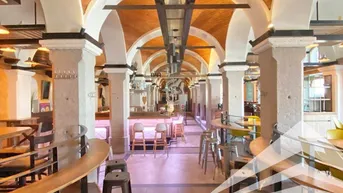 Expose Perfektes Gastronomieobjekt mit Bar &amp; Gastgarten in Enns!