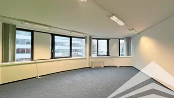 Expose Bürofläche mit guter Raumaufteilung und Parkplätzen zu vermieten!
