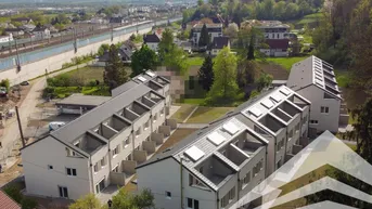 Expose Provisionsfrei! Neubau Reihenhaus mit Keller und Dachterrasse in Pichling/Ebelsberg