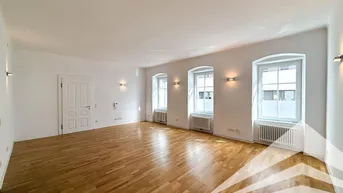 Expose Extravagante Wohnung im Stockhofviertel! TG-Platz (Auto und Motorrad) verfügbar!