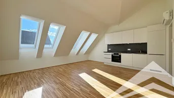 Expose Lichtdurchflutete 3 Zi.-DG-Wohnung mit Küche und Balkon - Herz Jesu Kirche