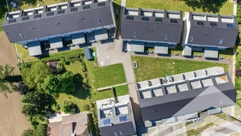 Expose Provisionsfrei! Neubau Reihenhaus mit Keller und Dachterrasse in Pichling/Ebelsberg