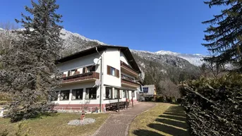Expose GERÄUMIGES GÄSTEHAUS MIT SEPARATEM EIGENTÜMERHAUS UND FERIENWOHNUNGEN - AUFGETEILT AUF DREI GEBÄUDE!