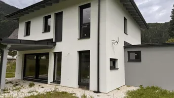 Expose RESERVIERT Erlebe Luxus: NEUBAU Einfamilienhaus in 9751 Sachsenburg, 5 Zimmer, 139 m², Terrasse, Stellplatz, Carport, 2 WCs, 2 Bäder, SCHLÜSSELFERTIG!!!
