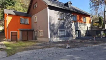 Expose Großzügiges, vielseitig nutzbares Wohnhaus mit umfangreichem Ausbaupotenzial – Teilrenoviert und bereit für Ihre individuellen Wohnträume!