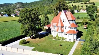 Expose [06656] Kernsanierte Traumvilla auf über 5.000 m² Grundstück