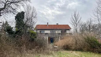 Expose [06499] RESERVIERT - Grundstück in Ruhelage mit teilrenoviertem Haus