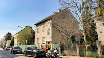 Expose [06346] Älteres Haus mit drei Wohnungen in Toplage - romantischer Garten