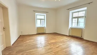 Expose [06554] Großzügige 3-Zimmer-Altbauwohnung im Zentrum