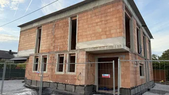 Expose +EXKLUSIVES NEUBAUPROJEKT IN KOTTINGBRUNN+ Stilvolle Doppelhaushälften mit Garten! – Bezugsfertig Q1 / 2026