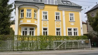 Expose Großzügige und neuwertige Wohnung im Dachgeschoss einer Jahrhundertwende-Villa zu vermieten