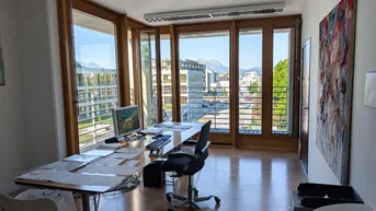 Expose Helle und moderne Bürofläche im Business Boulevard