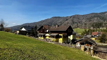 Expose Zwischen Mondsee und Attersee: Charmantes Wohnhaus für zwei Familien in idyllischer Lage