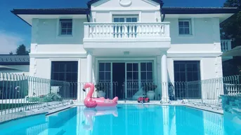 Expose Anif: Exklusive Villa mit Pool und Einliegerwohnung