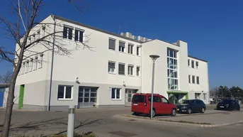 Expose Lager im EG (Rolltor) + Büro im 2.OG