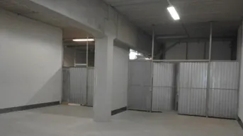 Expose Gewerbeobjekt: Lager im EG mit 46 m² + Büro im 2.OG mit 55 m², Stellplätze