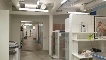 Expose zentrumsnahes modernes Büro in Gewerbepark, 12 Räume, teilweise loftartig