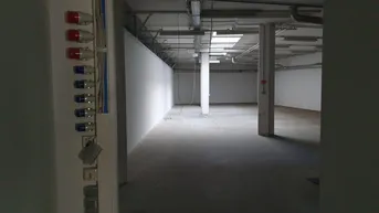 Expose Lagerfläche im Erdgeschoss mit kleinem Büro