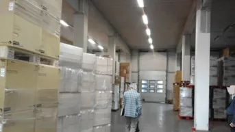 Expose Lagerfläche / Produktionsfläche, Anlieferung über Rampen oder ebenerdig, kleines Büro, Stellplätze