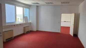 Expose Büro mit 3 Räumen in Gewerbeobjekt, Kühlgeräte, Stellplätze