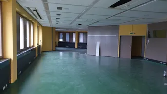 Expose Lager / Büro im EG, Stellplätze, S-Bahn-Nähe