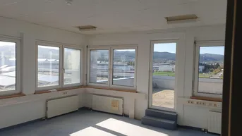 Expose helles, modernes Büro, Kühlgeräte, Terrasse, kostenlose Stellplätze