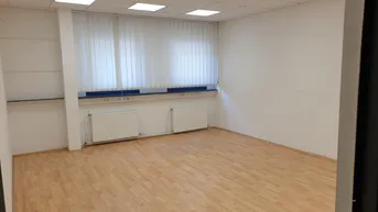 Expose 2 Büroräume in Gewerbeareal, nahe A22-Auffahrt, Stellplätze