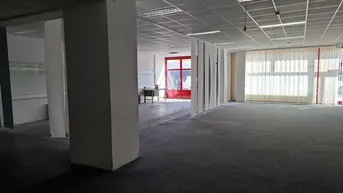 Expose Lager, Verkaufsfläche, Schauraum im Erdgeschoss, Stellplätze verfügbar